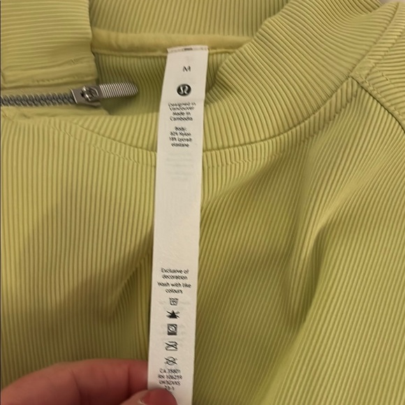 NWT Lululemon Athletica Long Sleeve Ribbed Luxtreme Wide Sleeved Pullover M - Picture 4 of 4